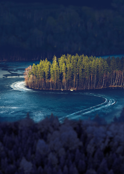 Frozen Lake Island, Alanko, Finland