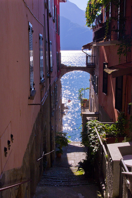 Narrow alley to Lago Como, Varenna / Italy